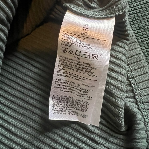 Old Navy High Neck Tank - Picture 4 of 6